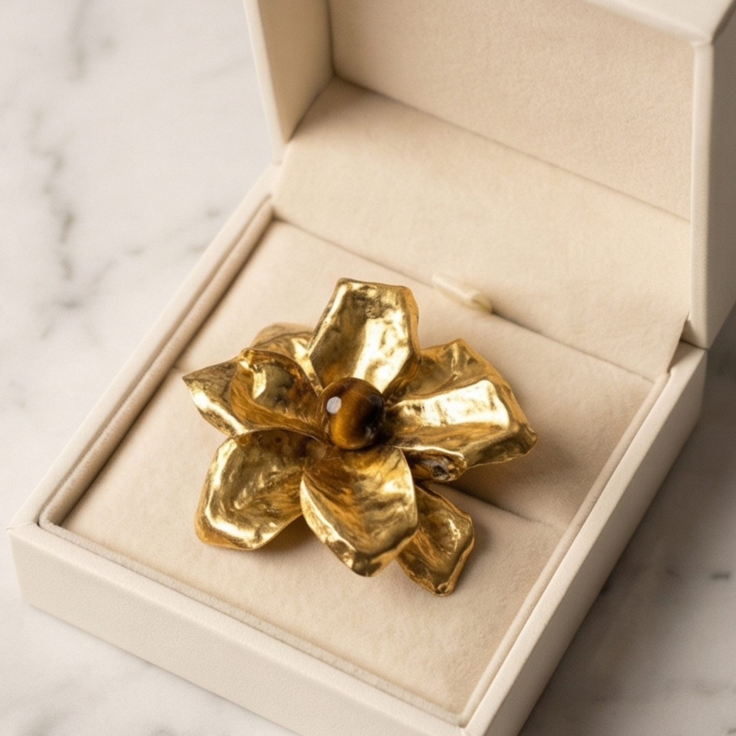 Luxe Tassenhanger Bloem | Tiger Eye stone - 24k bladgoud