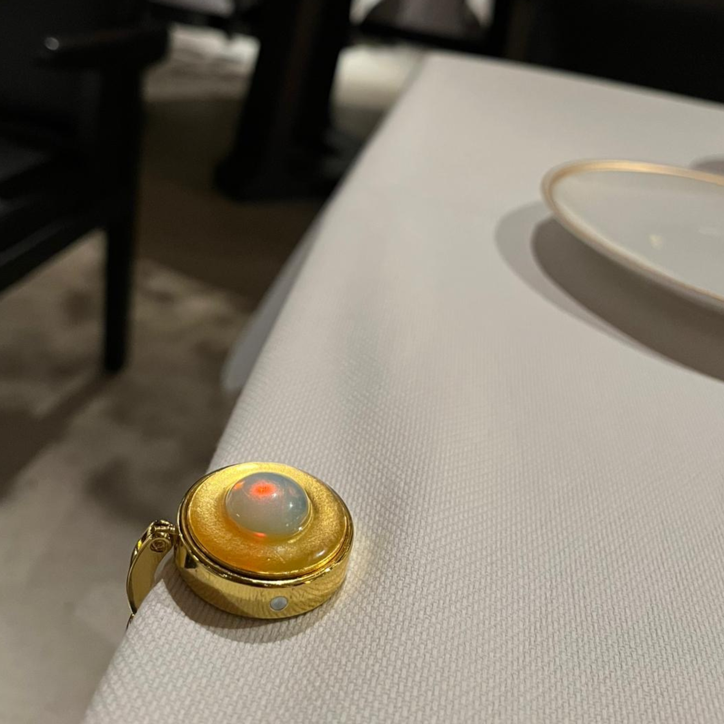 Luxe Tashanger Witte Steen 24K