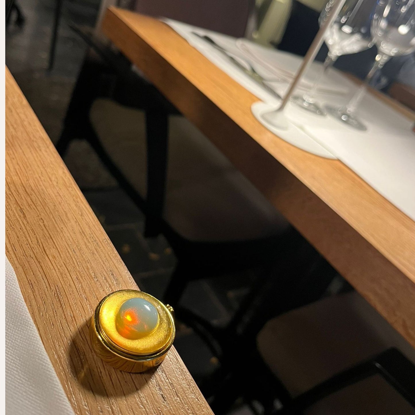 Luxe Tashanger Witte Steen 24K